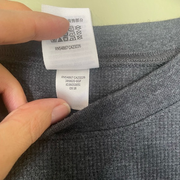 PINK Victoria's Secret Gray Thermal Long Sleeve Top Sz Med - Picture 4 of 6